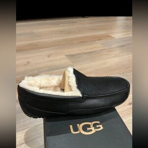 Ugh mascot slippers. black